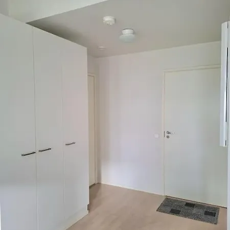 2-room 7 Min By Train From Airport Appartement *