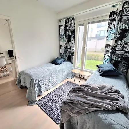 2-room 7 Min By Train From Airport