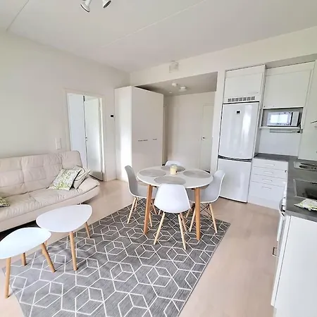 2-room 7 Min By Train From Airport Vantaa